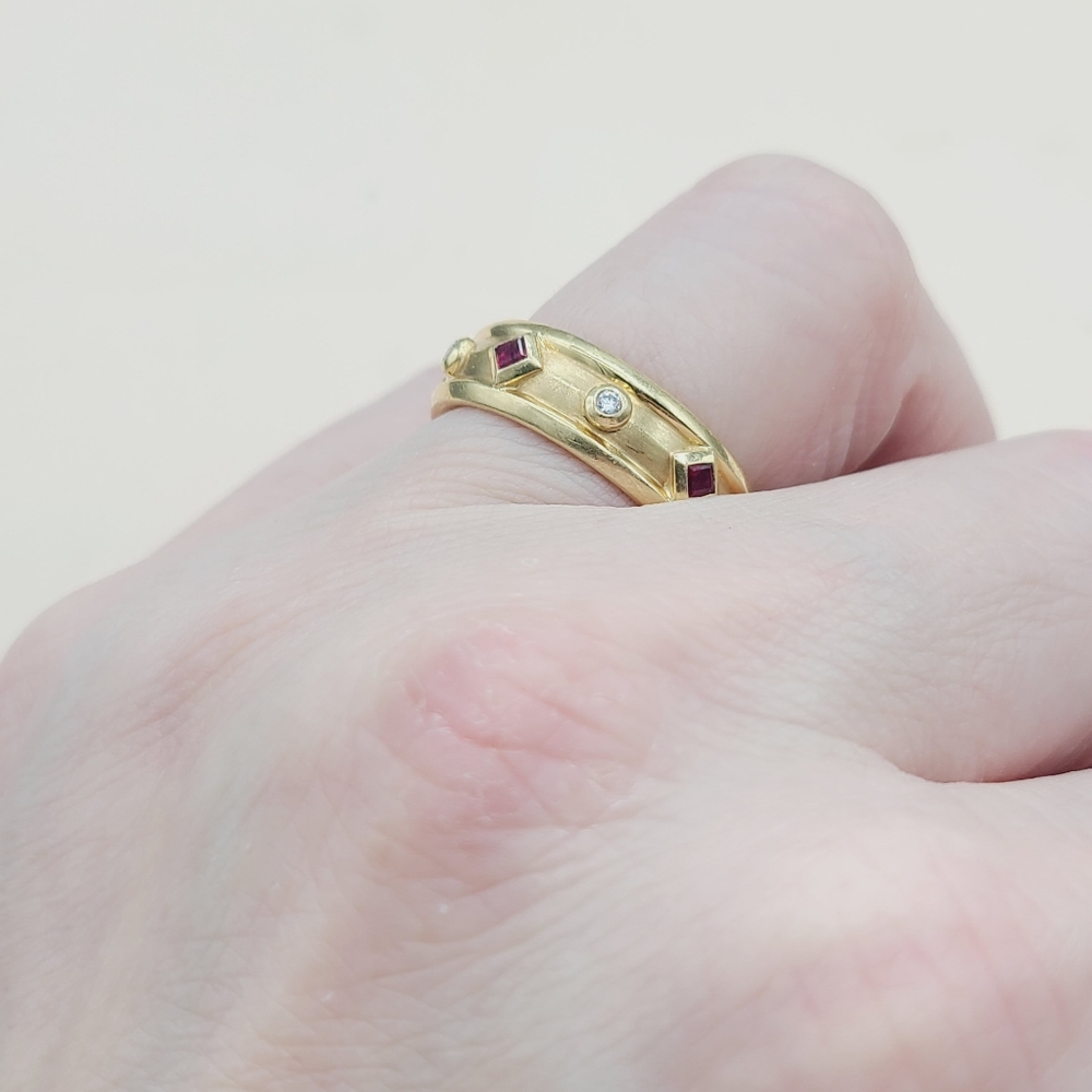 David Yurman Modern Renaissance Band Ring in 18k Gold With Rubies and Diamonds - Picture 7 of 10